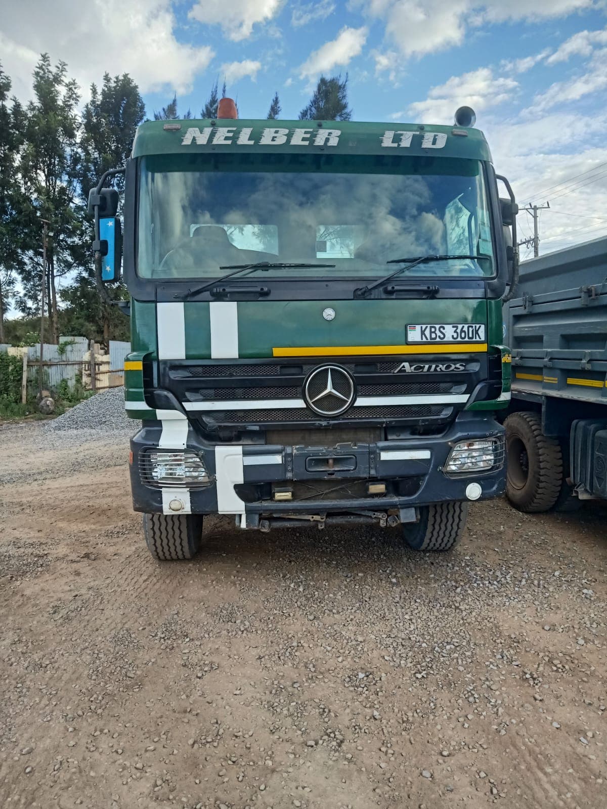 Nelberfarm Mercedes Actros tipper, front view