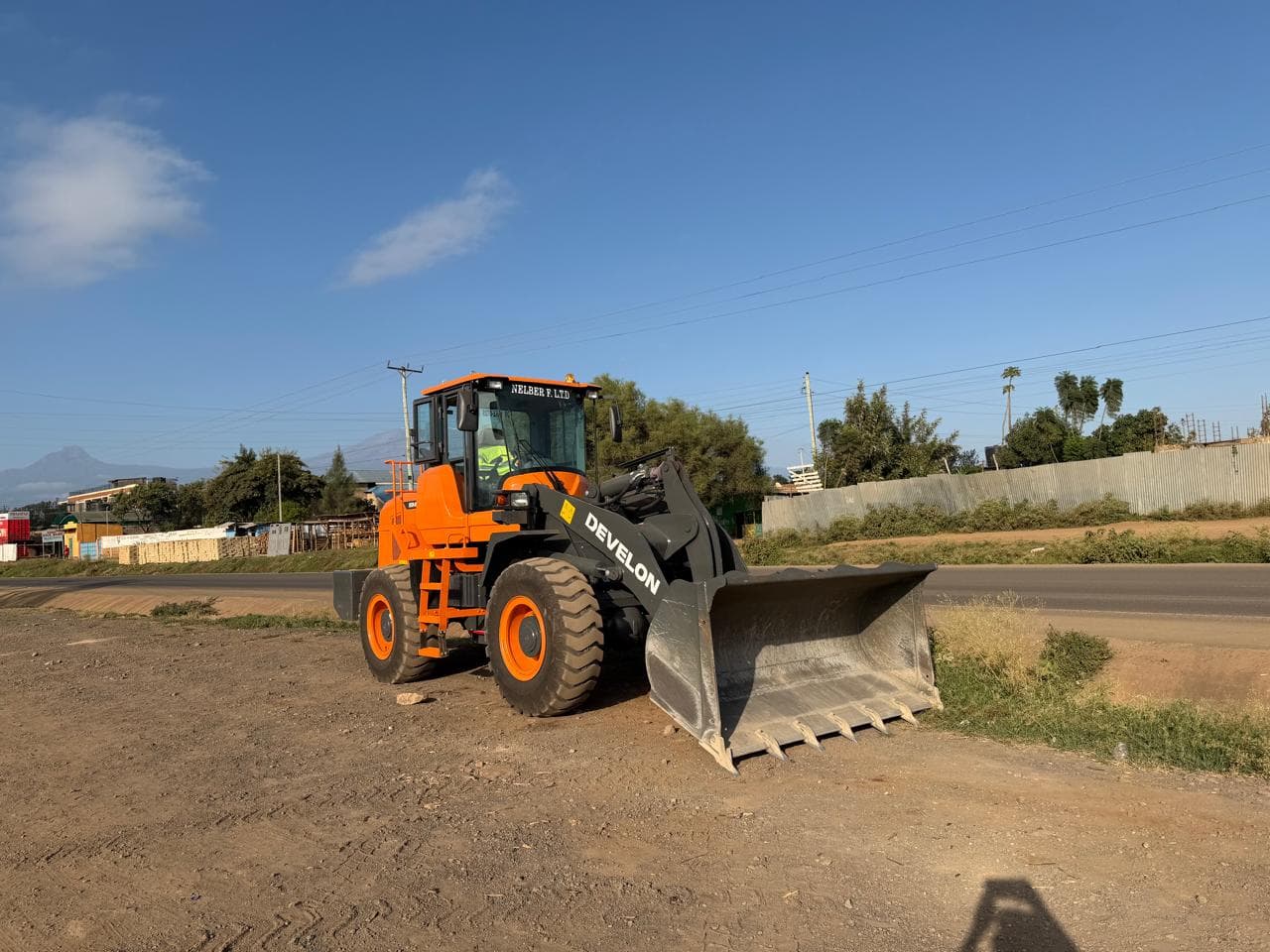 Nelberfarm Develon wheel loader parked roadside