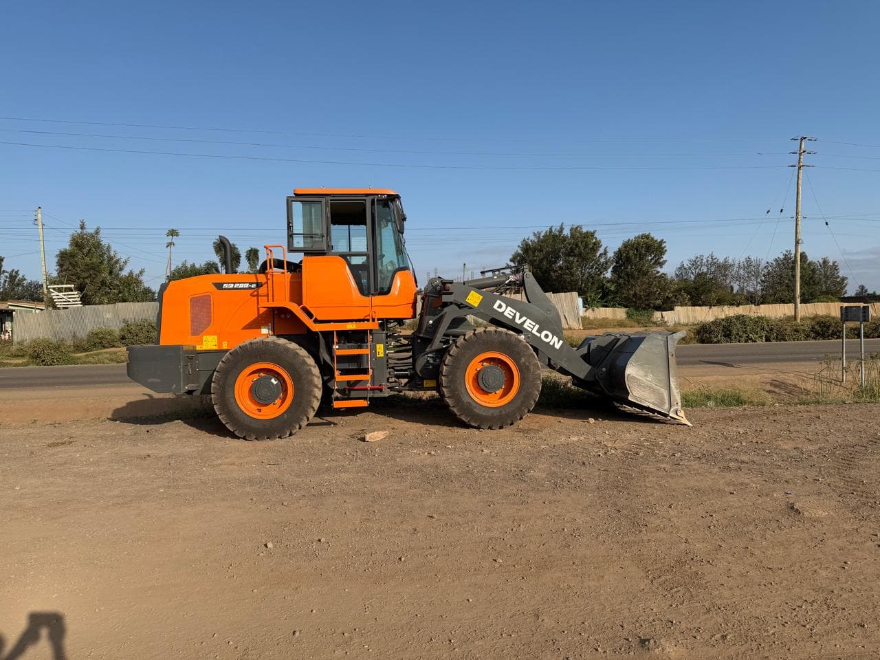 Nelberfarm Develon wheel loader, side view