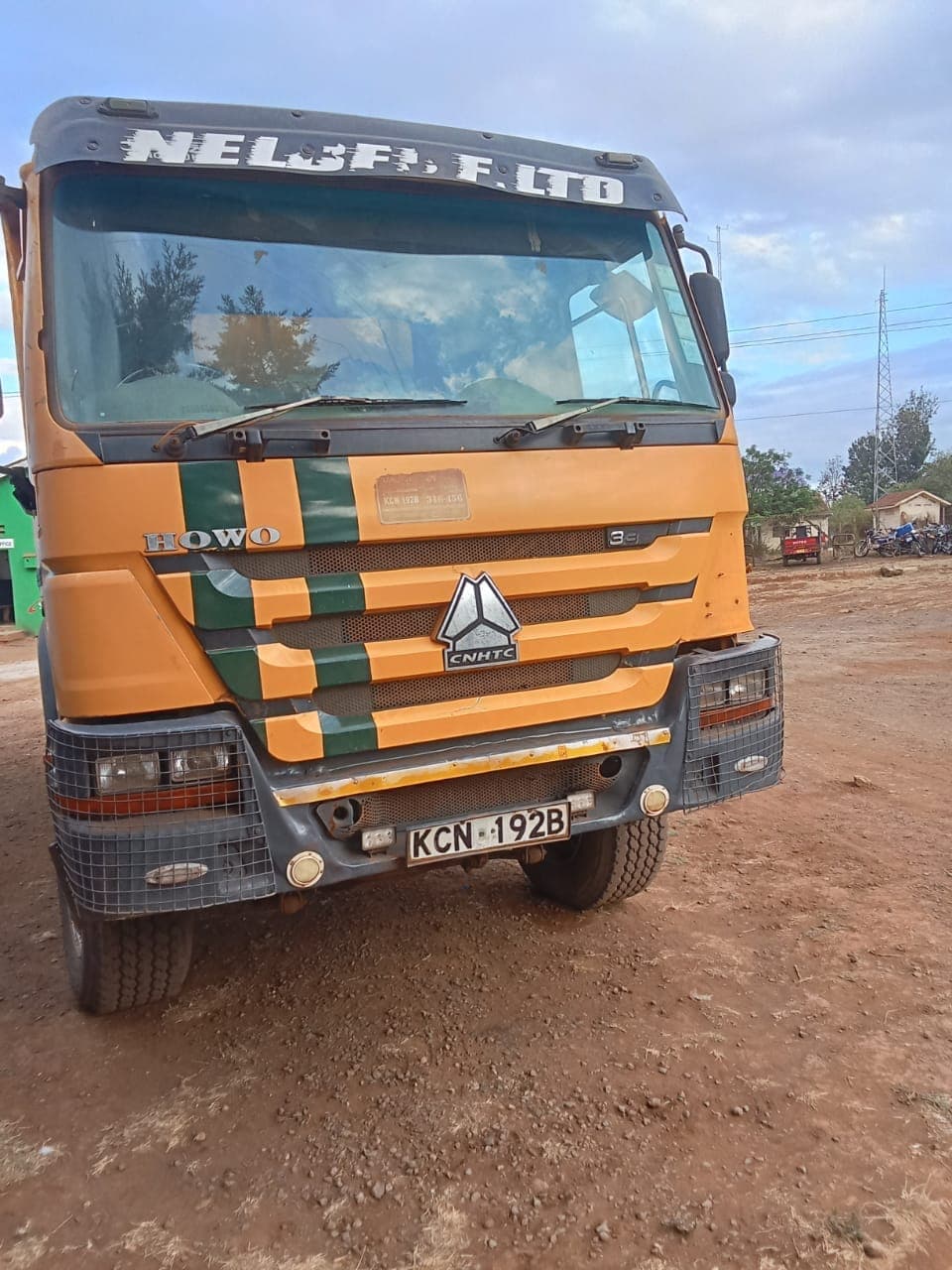 Nelberfarm Sinotruk HOWO tipper, front view