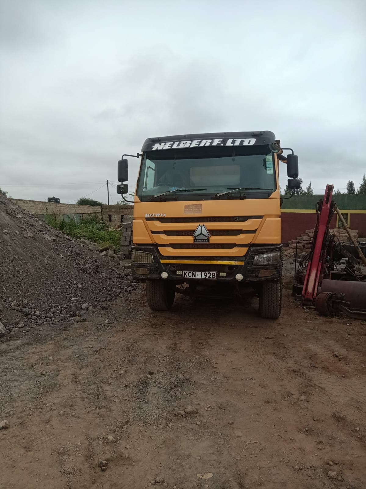 Nelberfarm Sinotruk HOWO tipper parked in the yard