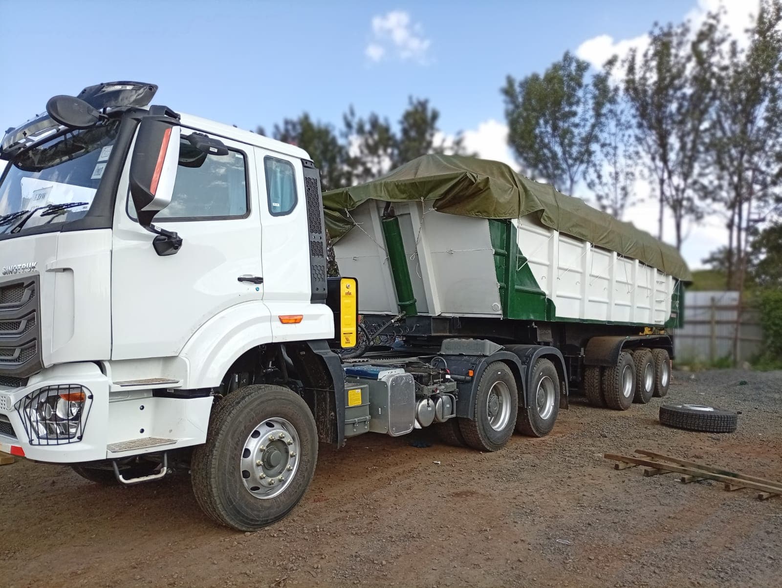 New Sinotruk tractor unit with drawbar trailer