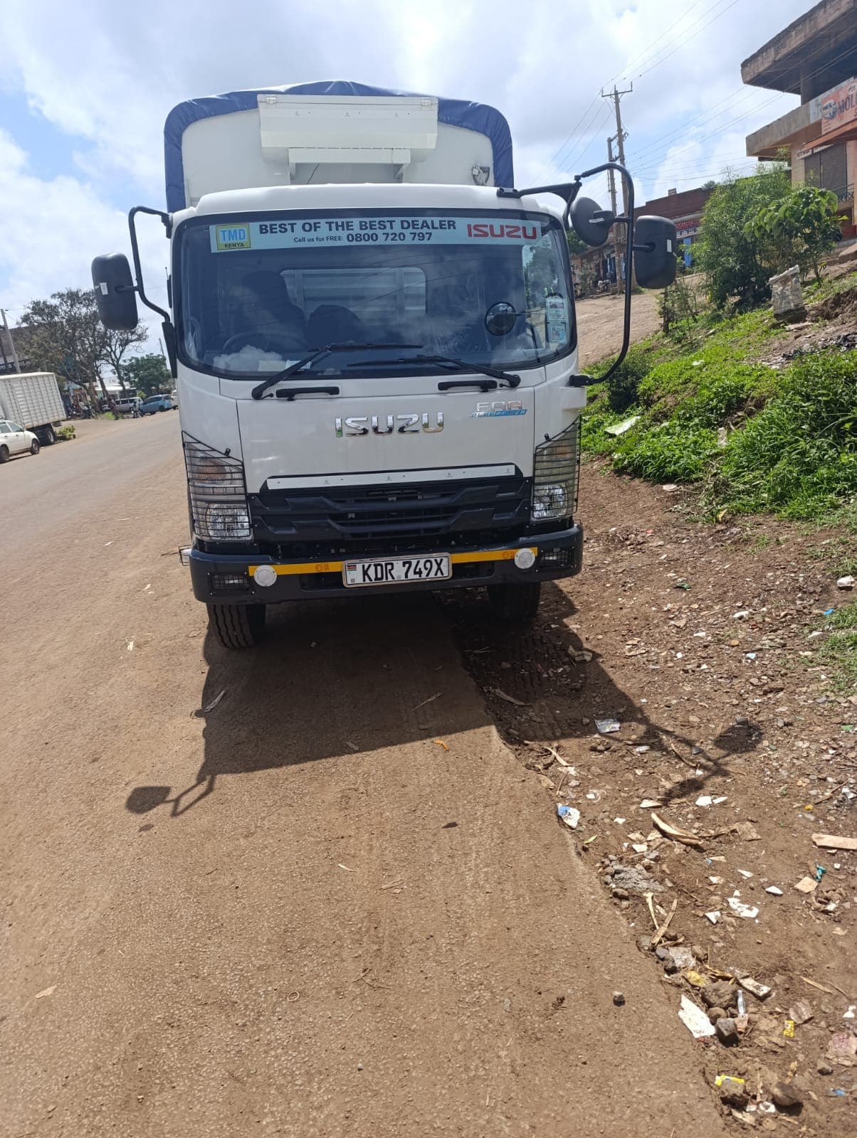 Isuzu box truck, front view